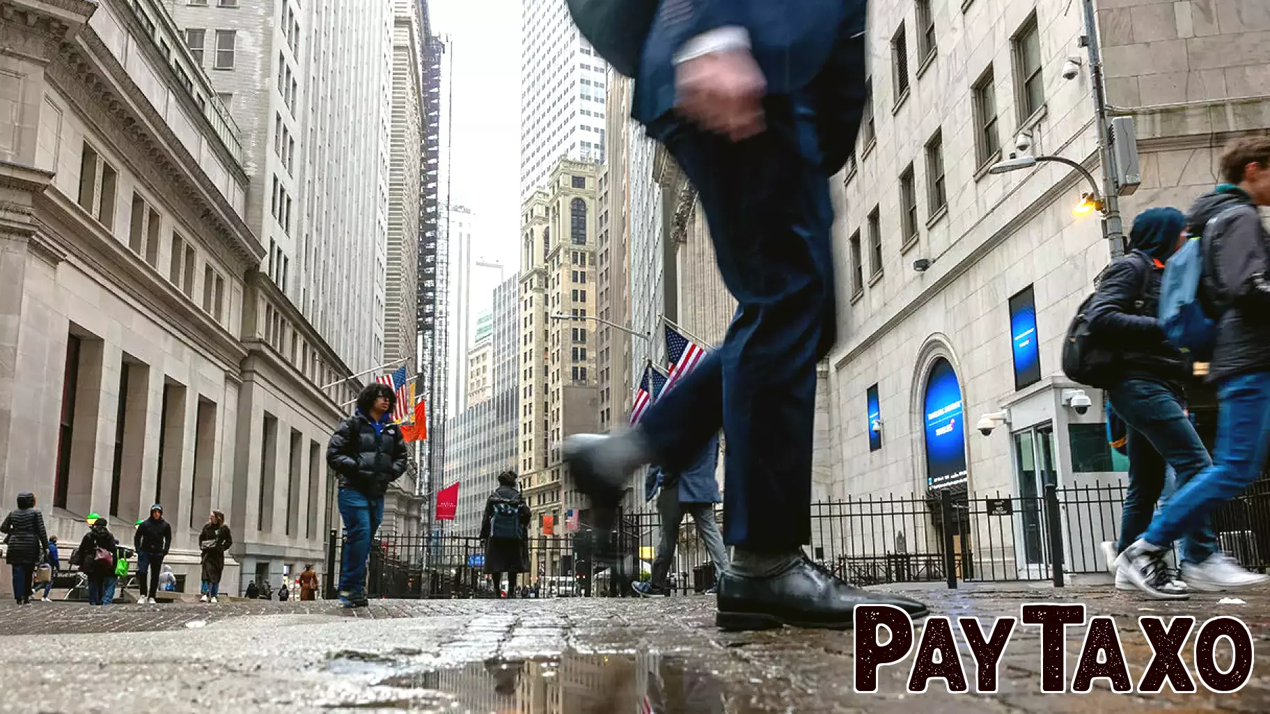 Chaotic Markets on the Verge of a Financial Crisis