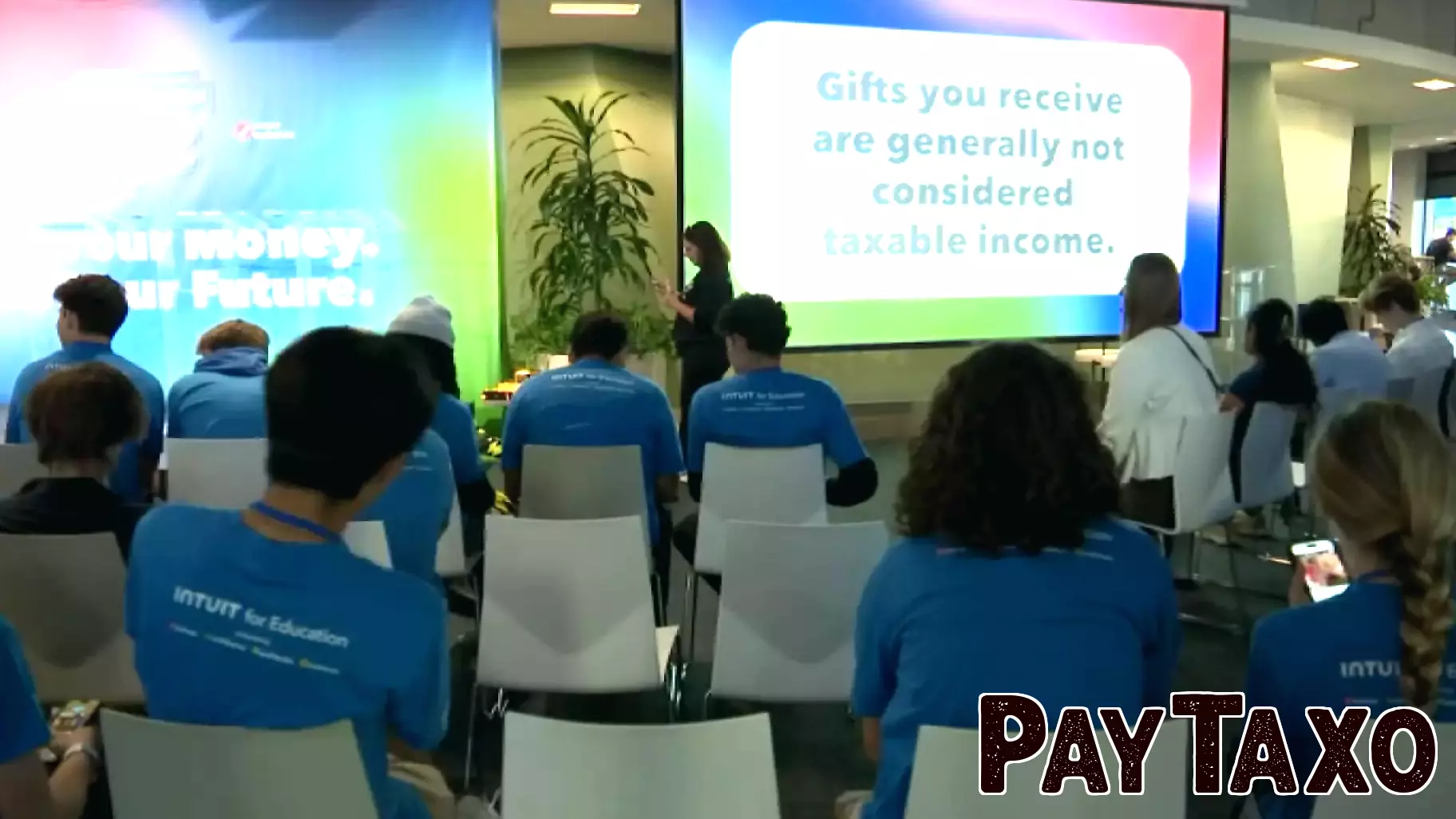 San Diego high schoolers learn personal finance as California adds a requirement